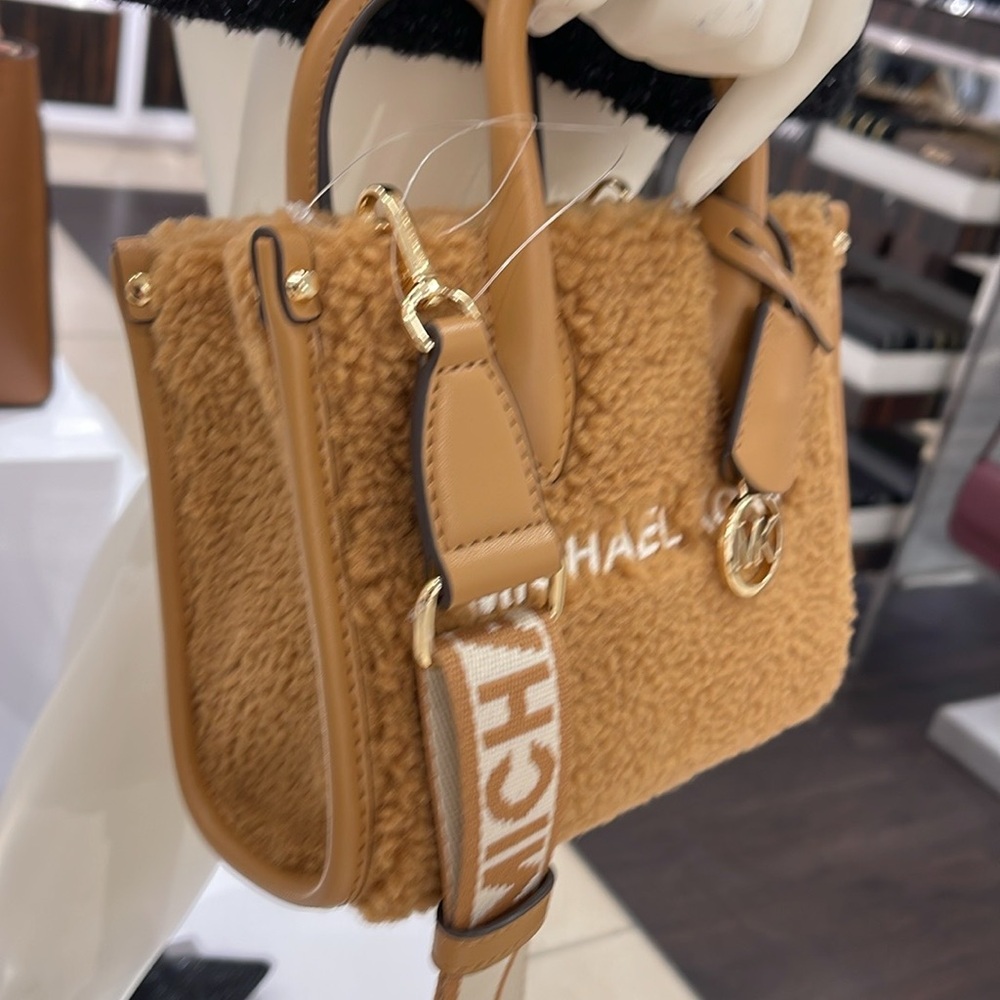Michael Kors Mirella Extra-Small Sherpa XS SHOPPER XBODY
SHEARLING Cross… - Picture 8 of 16